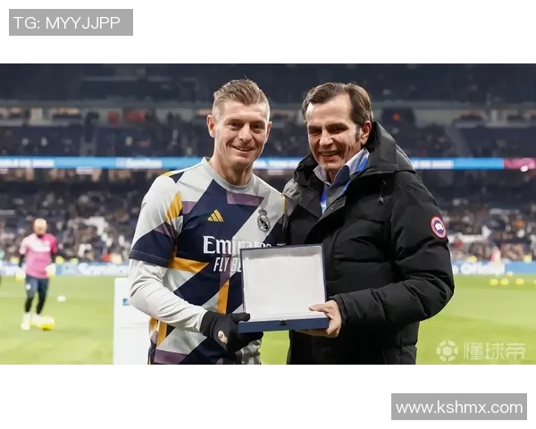 皇马完成逆转,绝杀功臣克罗斯赛后被队友拥抱